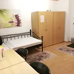 Gabelsberger Apartment To Share